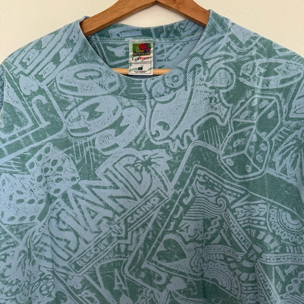 Vintage Chip In Island Resort Casino T-Shirt Gambling Poker Cards Slots AOP Tee - Picture 3 of 13